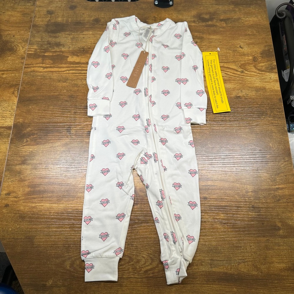 SKIMS Kids Sleep Baby Onesie Marble Heart Banner Pink White OS-FUL-5764K 12M NWT